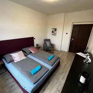 Apartment Large 3 Bedroom With Skyline View, Karlsbad
